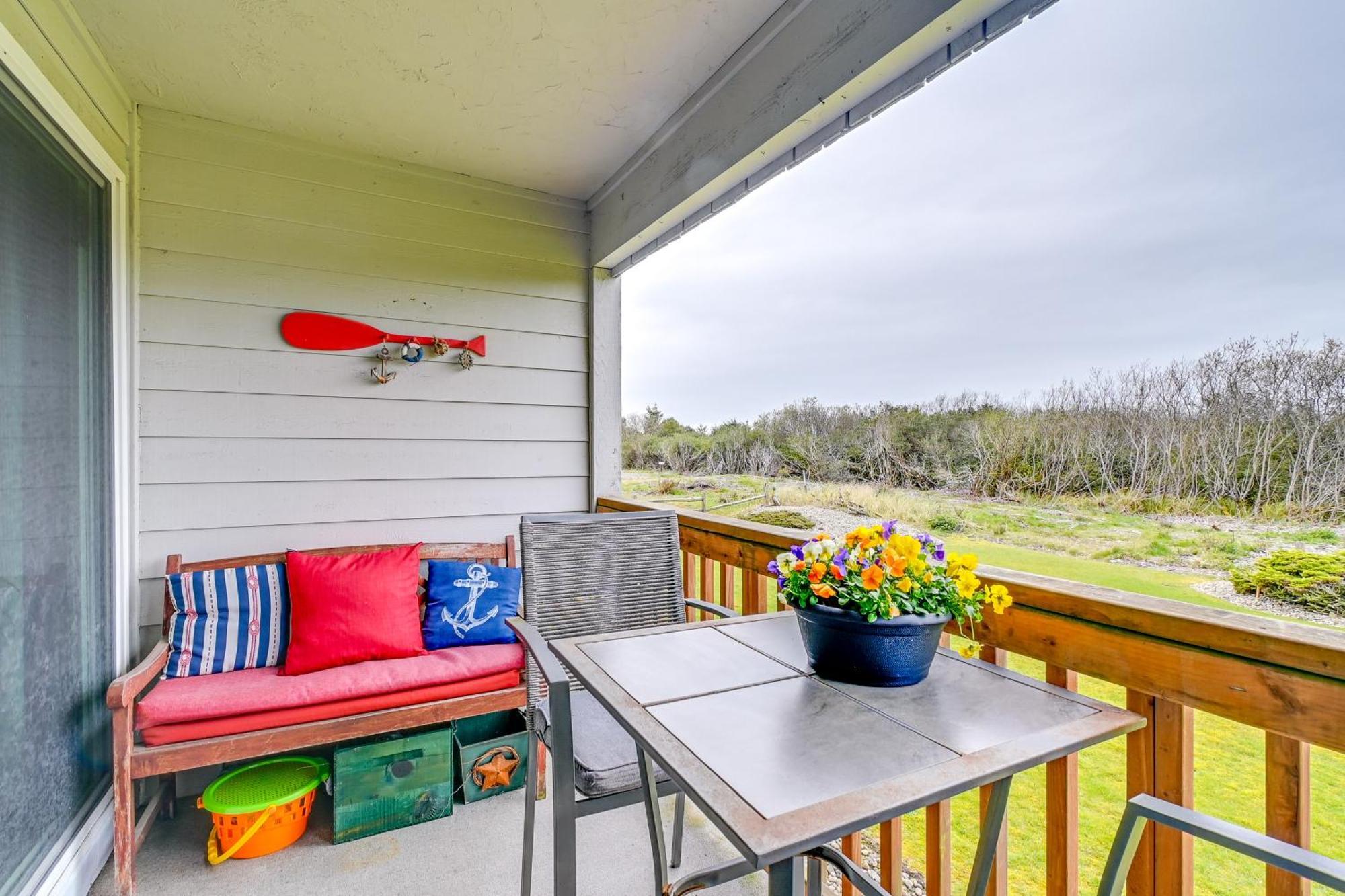 Ocean Shores Condo With Balcony Less Than 1 Mi To Beach! Exterior photo