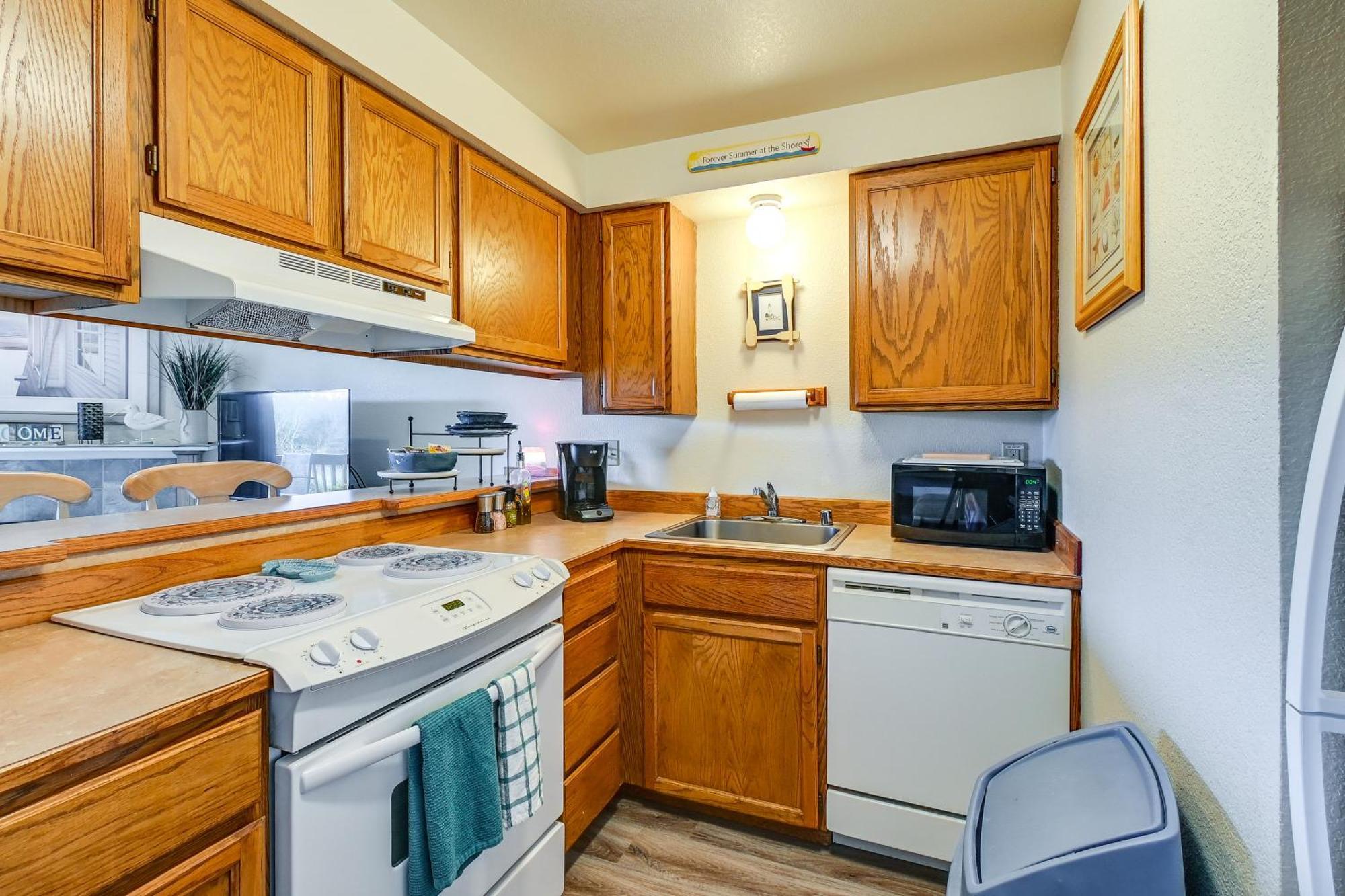 Ocean Shores Condo With Balcony Less Than 1 Mi To Beach! Exterior photo