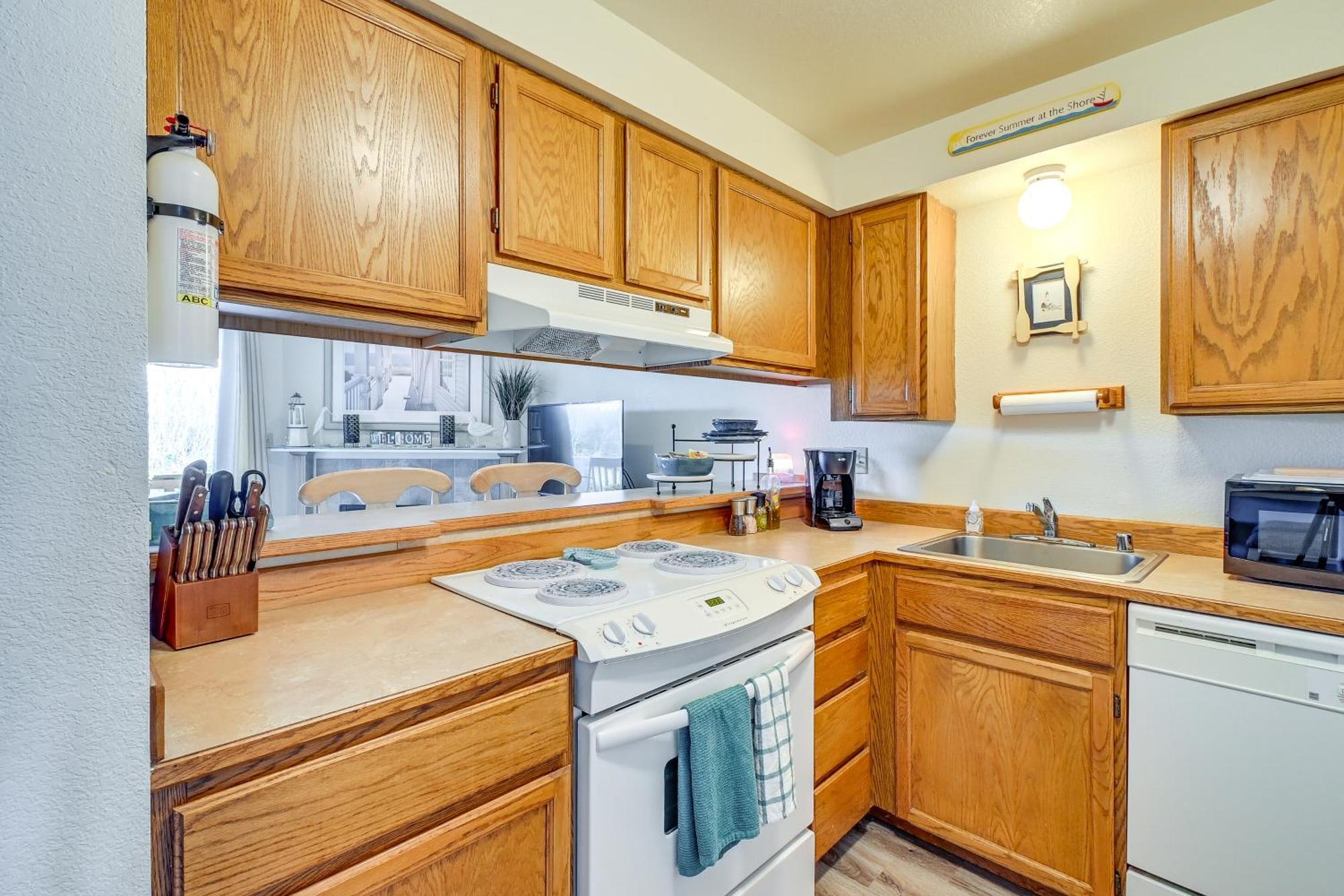Ocean Shores Condo With Balcony Less Than 1 Mi To Beach! Exterior photo