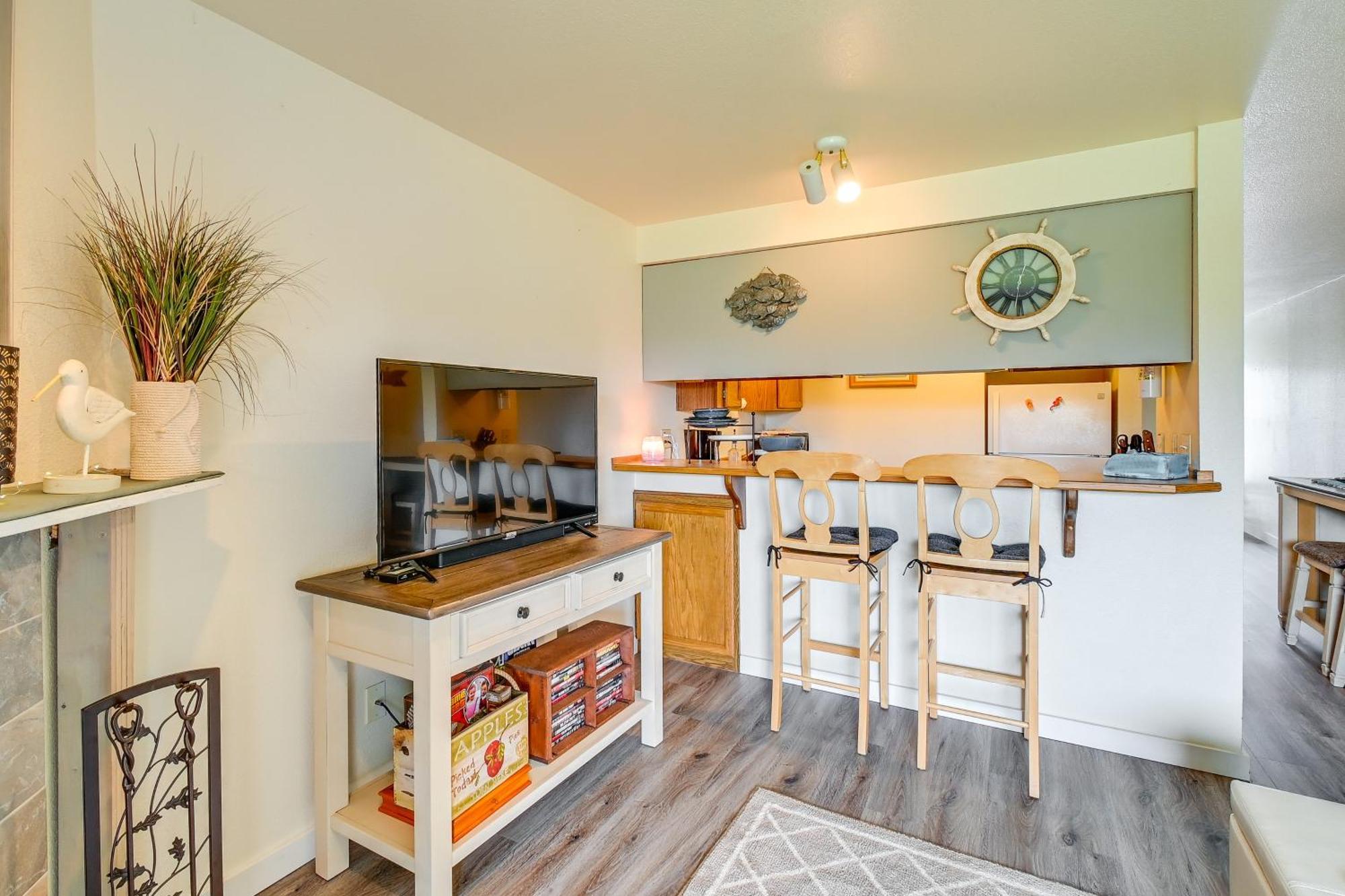 Ocean Shores Condo With Balcony Less Than 1 Mi To Beach! Exterior photo