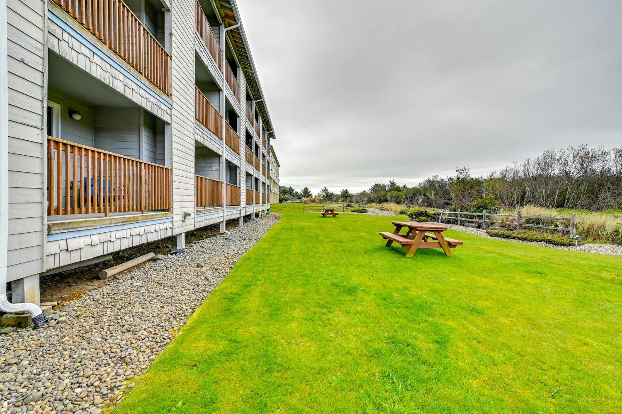 Ocean Shores Condo With Balcony Less Than 1 Mi To Beach! Exterior photo